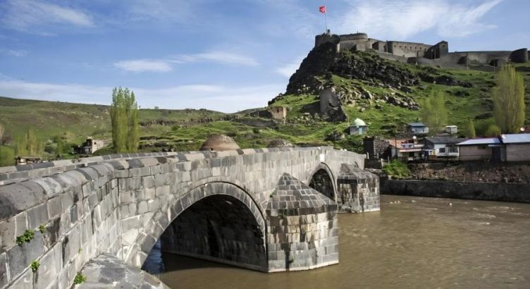 19 Mayıs Özel Uçaklı Kafkas Üçgeni Doğu Ekspresi Van Nahçıvan Kars Turu