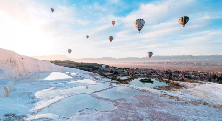 Lavanta Tarlaları Salda Gölü Pamukkale Çeşme Alaçatı Turu